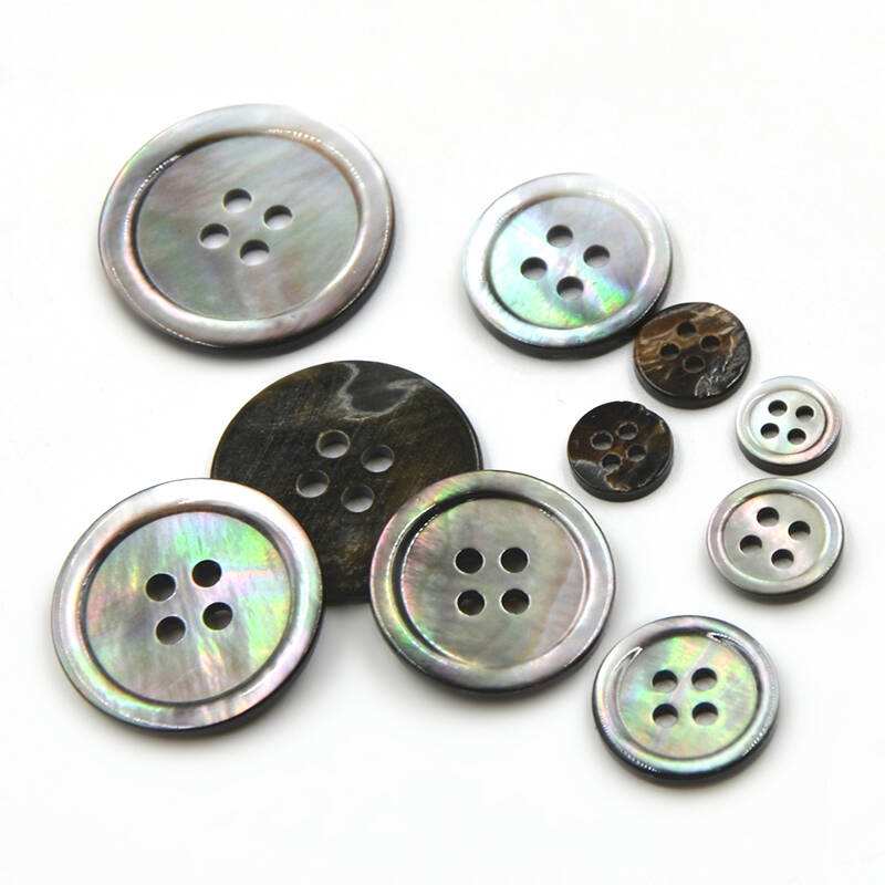 Musta Butterfly Shell Button